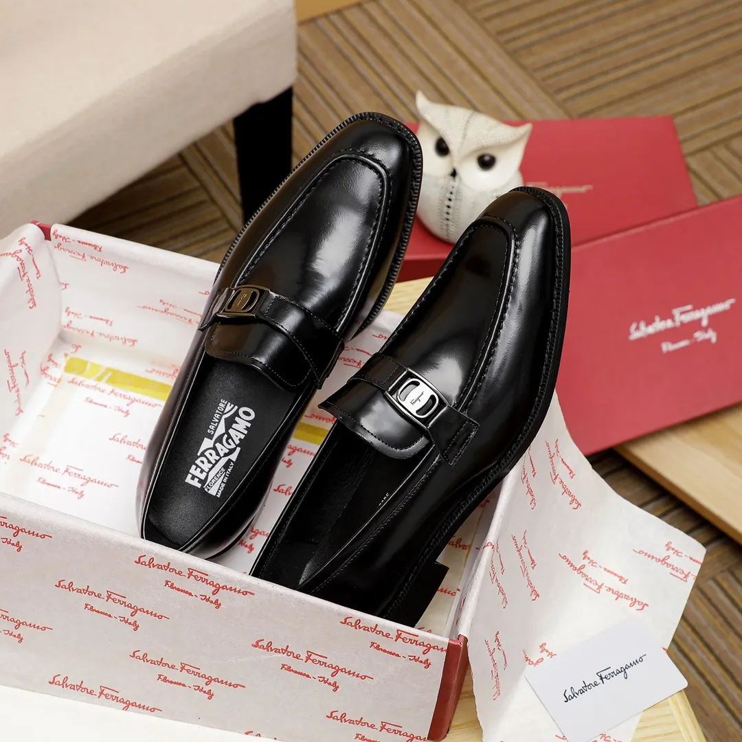Factory price 420 🔥Ferragamo's new men's casual slip-on shoes🇨🇳Official website original 1:1 mold opening, original quality💯Fine workmanship, high-end luxury☘The upper is made of imported Italian first-layer cowhide🌴🐑leather lining🍓Rubber wear-resistant and non-slip outsole, breathable and comfortable to wear🍍The first choice for high-end men🍉Black, size 38-45